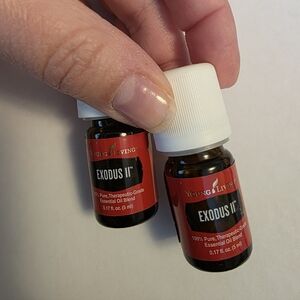 Young Living Exodus II Oil Blend - Red and White